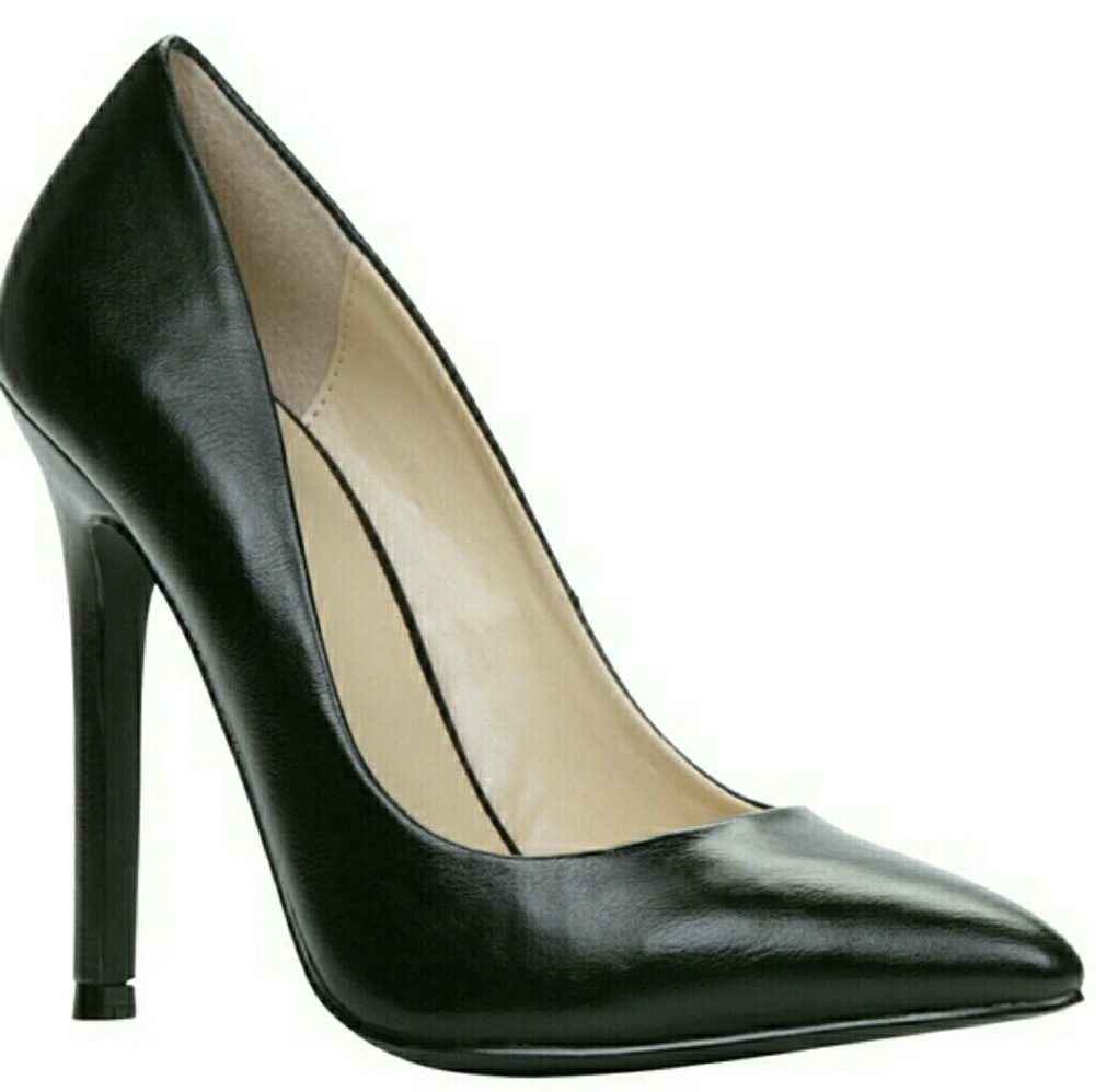 Call it Spring Black Pointed-Toe Pumps